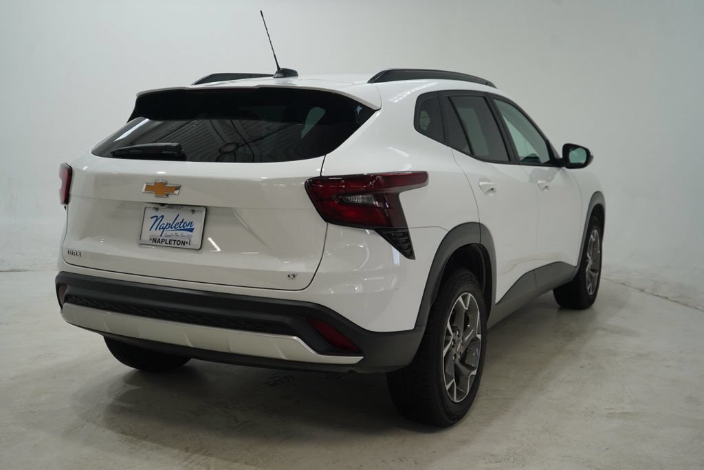 Used 2025 Chevrolet Trax LT FWD image 7