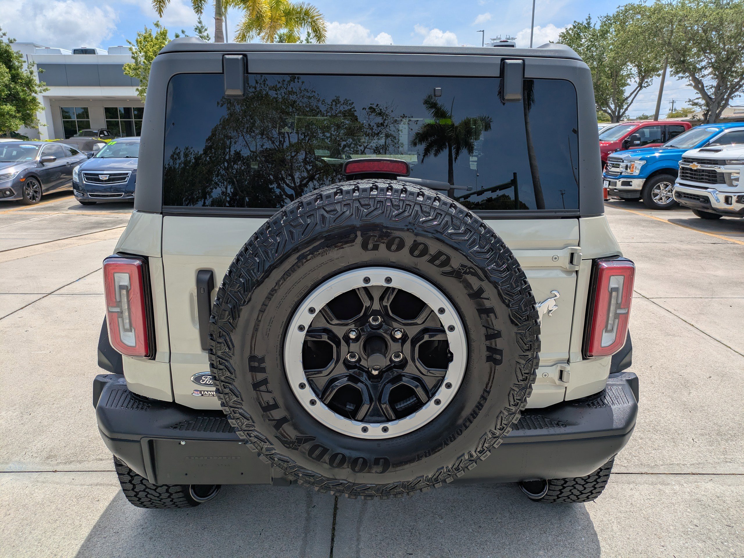Certified 2025 Ford Bronco Badlands w/ Sasquatch Package AWD/4WD image 5