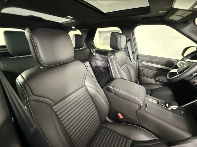 Certified 2025 Land Rover Discovery Dynamic SE AWD/4WD image 15