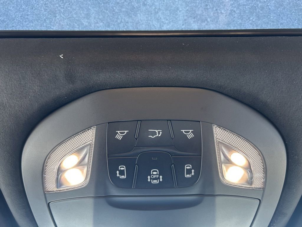 New 2026 Chrysler Pacifica Pinnacle w/ Trailer Tow Group FWD image 39