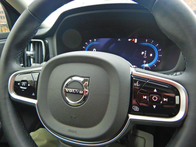 Used 2025 Volvo V60 B5 Cross Country Ultra w/ Climate Package image 18