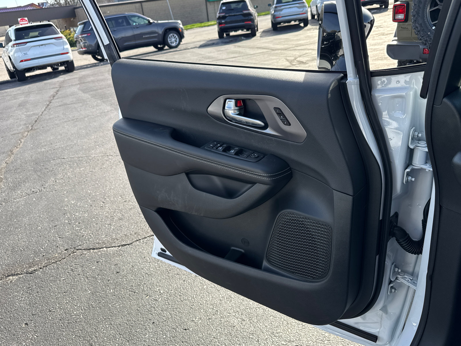 New 2026 Chrysler Pacifica Select w/ S Appearance Package FWD image 16