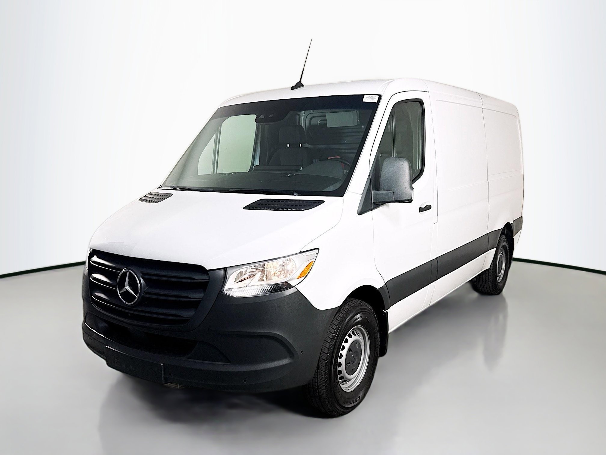 Used 2022 Mercedes-Benz Sprinter 1500 image 4