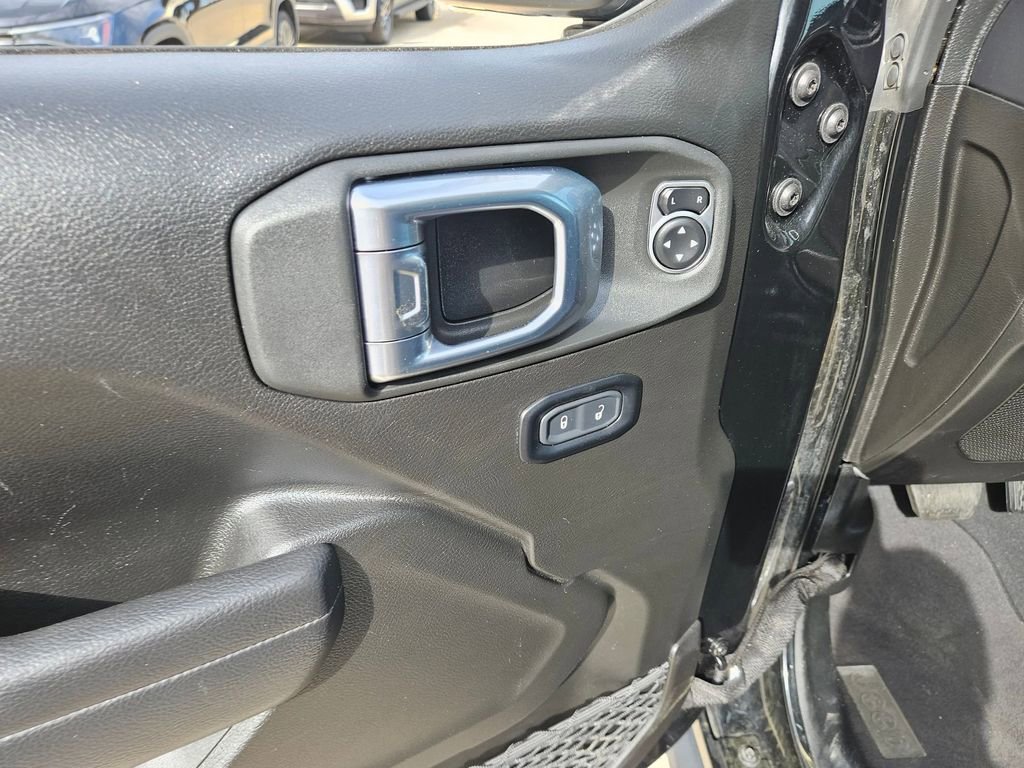 Used 2025 Jeep Wrangler Unlimited Rubicon AWD/4WD image 15