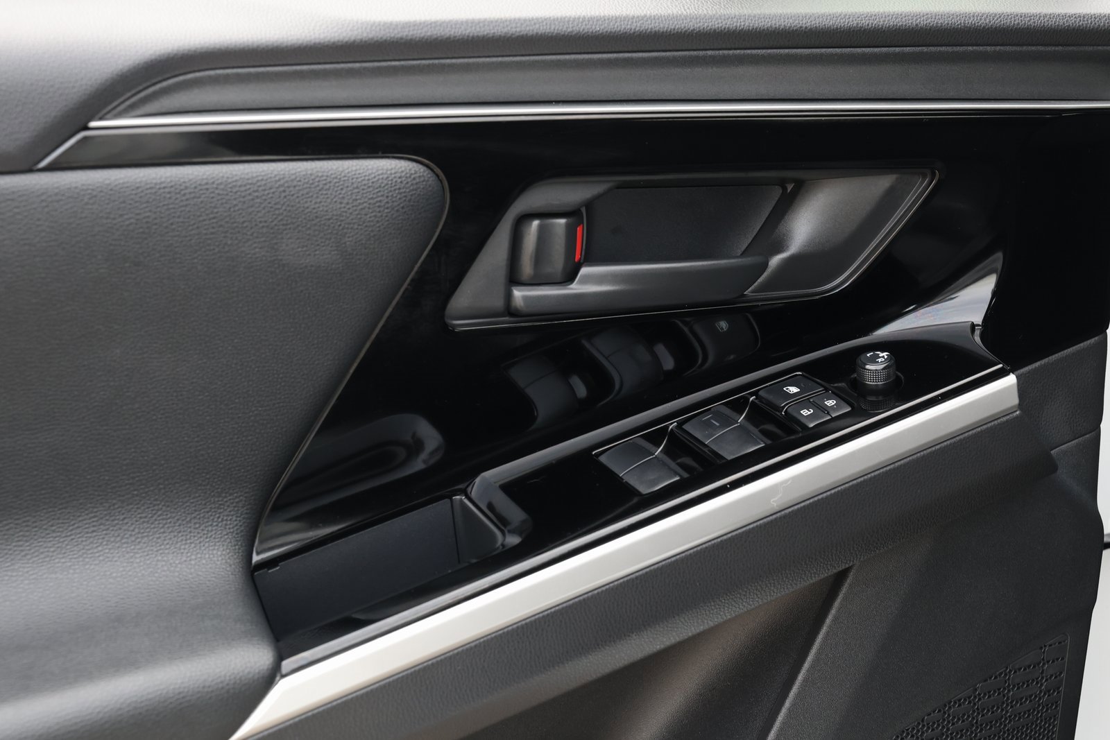 Used 2025 Toyota bZ4X AWD image 27