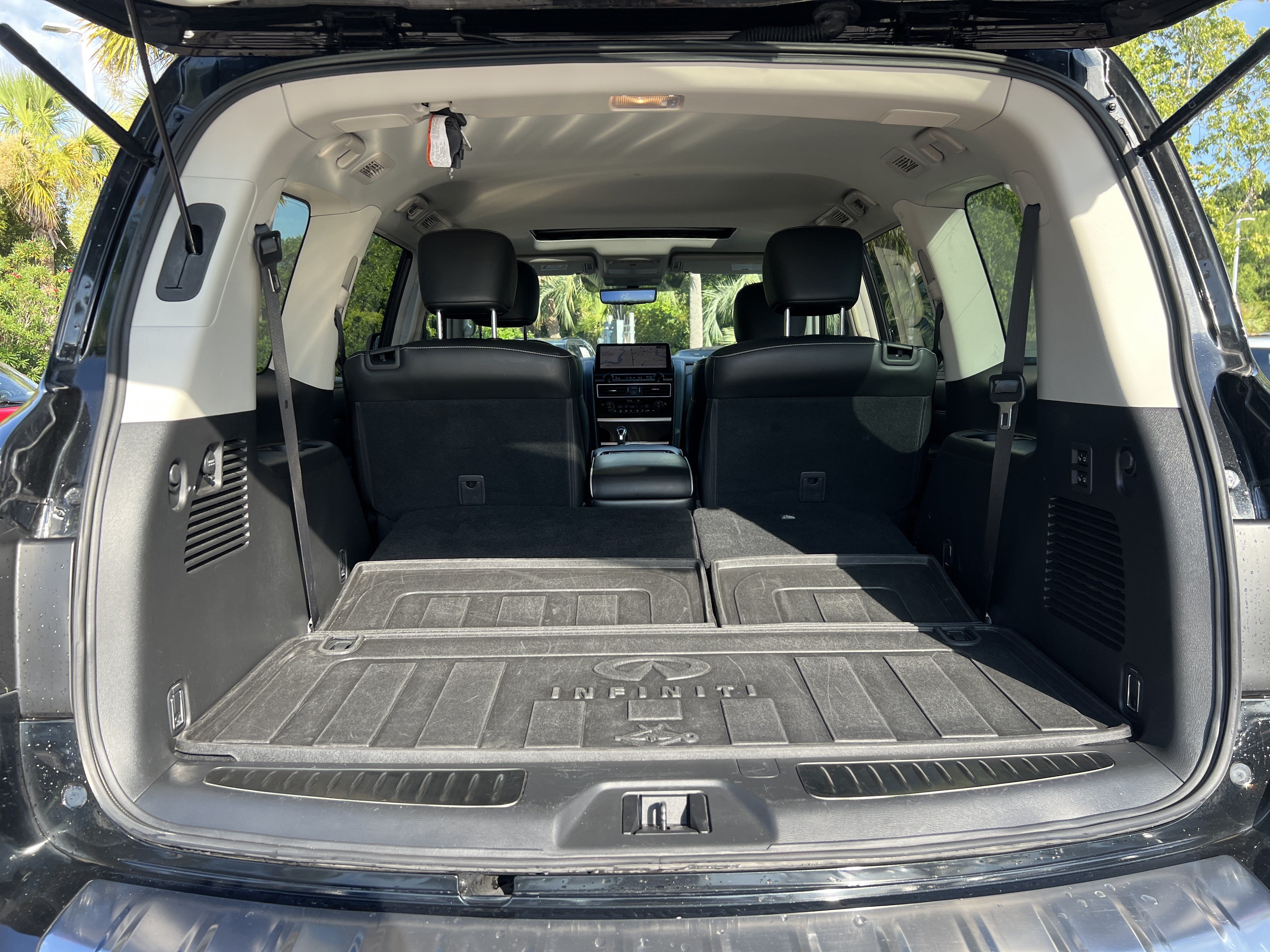 Used 2023 INFINITI QX80 Premium Select w/ All-Season Package RWD image 32