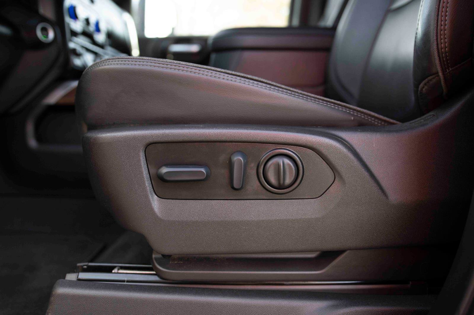 Used 2022 Chevrolet Silverado 2500 High Country w/ Technology Package image 13