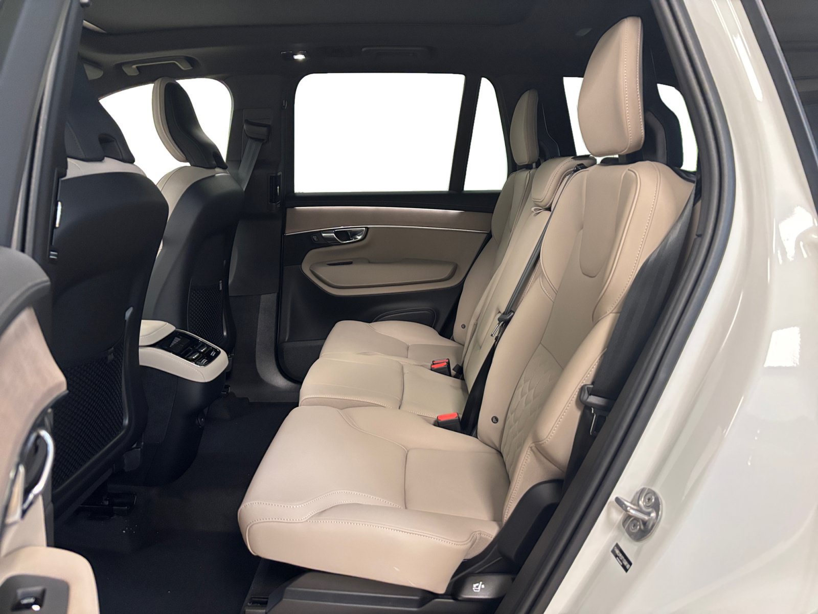 New 2026 Volvo XC90 B6 Plus w/ Protection Package AWD/4WD image 13