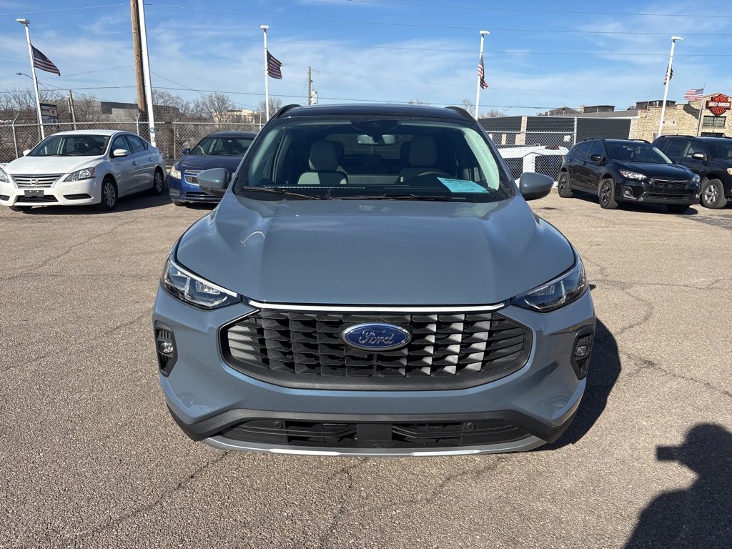Used 2025 Ford Escape Platinum image 2