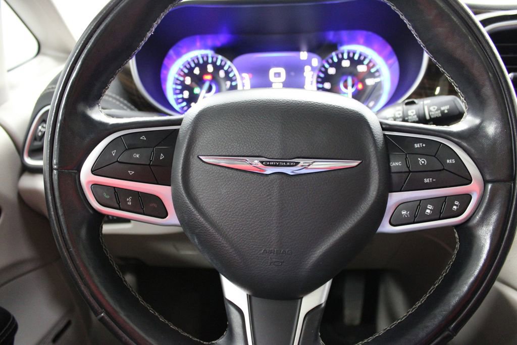 Used 2022 Chrysler Pacifica Limited image 24