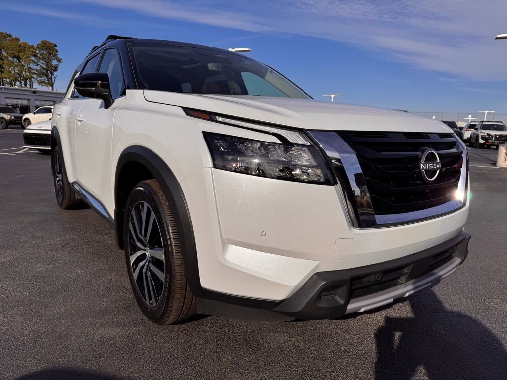 Used 2025 Nissan Pathfinder Platinum w/ Cargo Package FWD image 7