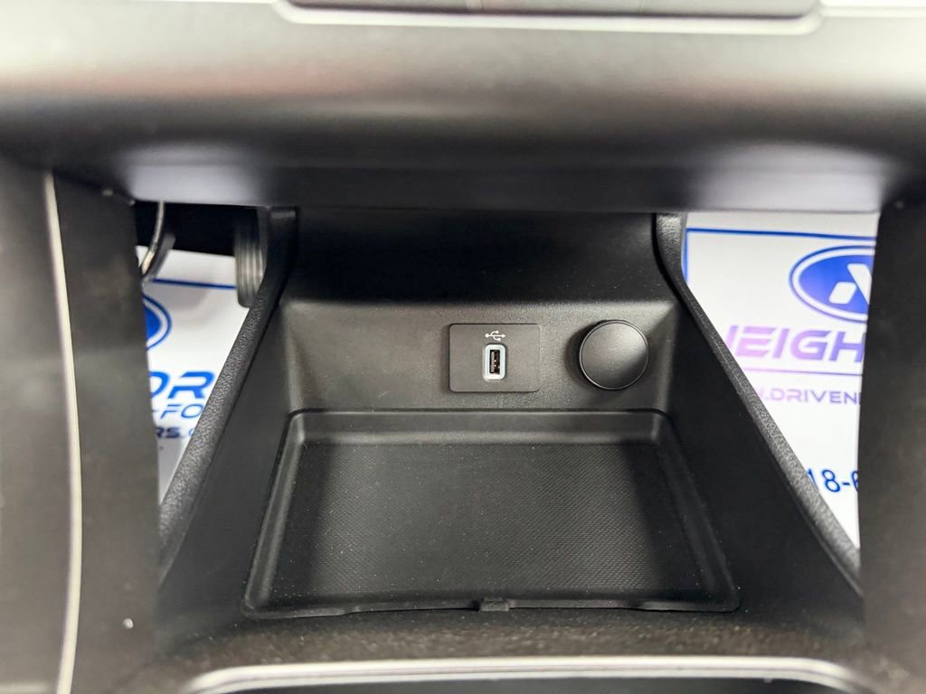 Used 2018 Ford Fusion SE w/ Fusion SE Technology Package FWD image 20