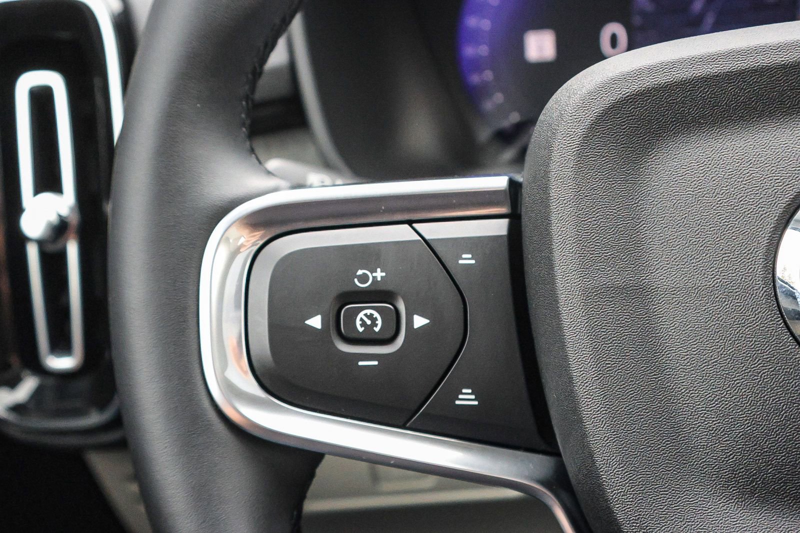 Used 2026 Volvo XC40 B5 Plus w/ Protection Package Premier image 36