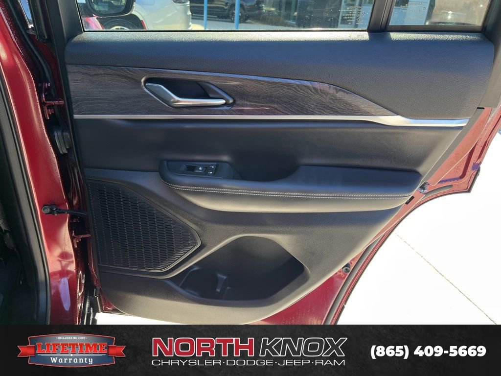 Used 2025 Jeep Grand Cherokee Limited image 23