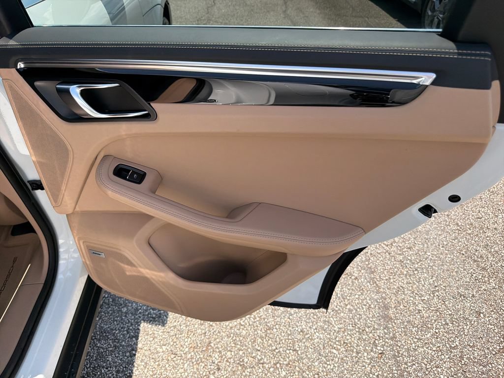 Used 2022 Porsche Macan S AWD/4WD image 16