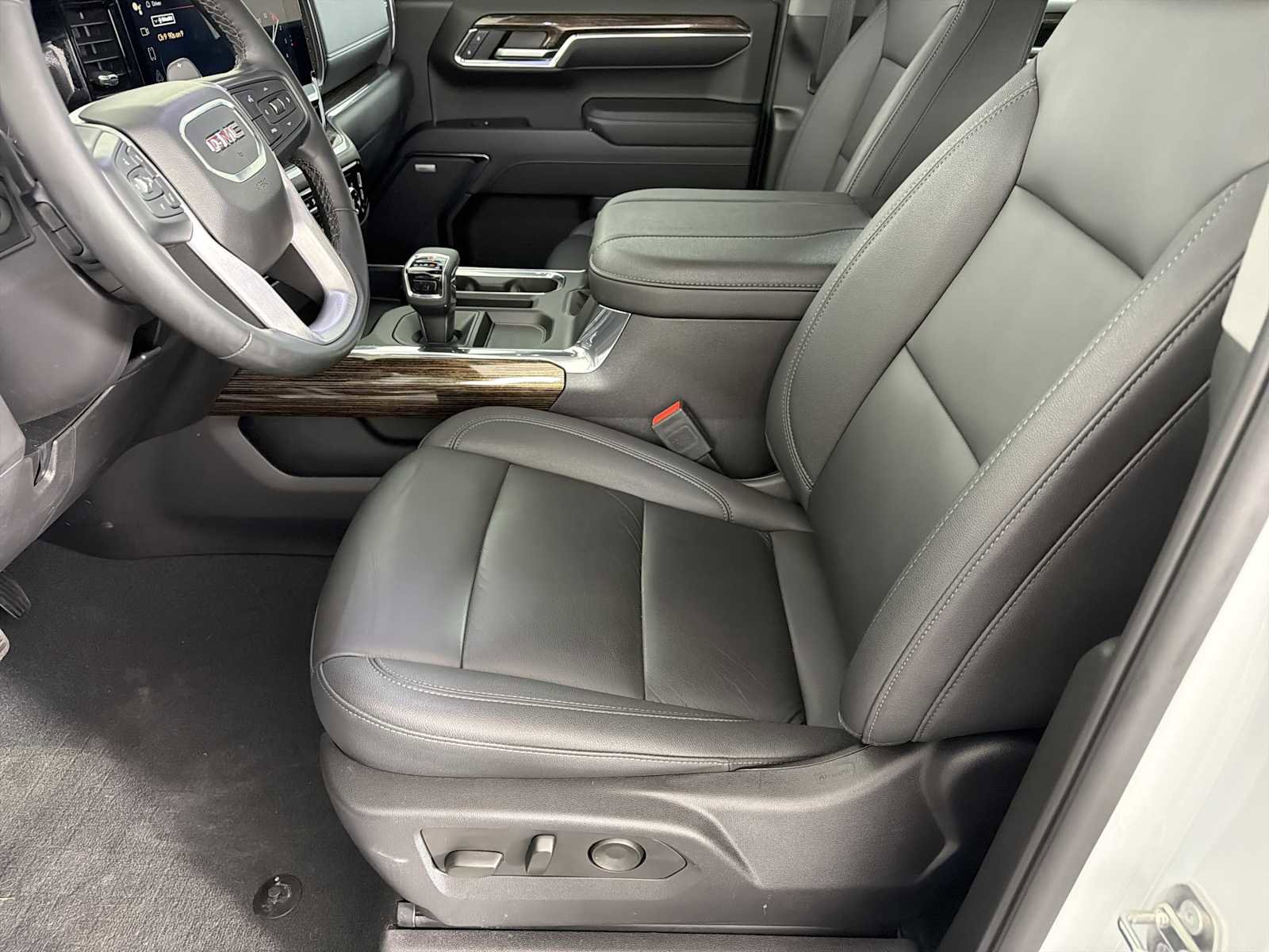 Used 2024 GMC Sierra 1500 Elevation w/ Elevation Premium Package AWD/4WD image 7