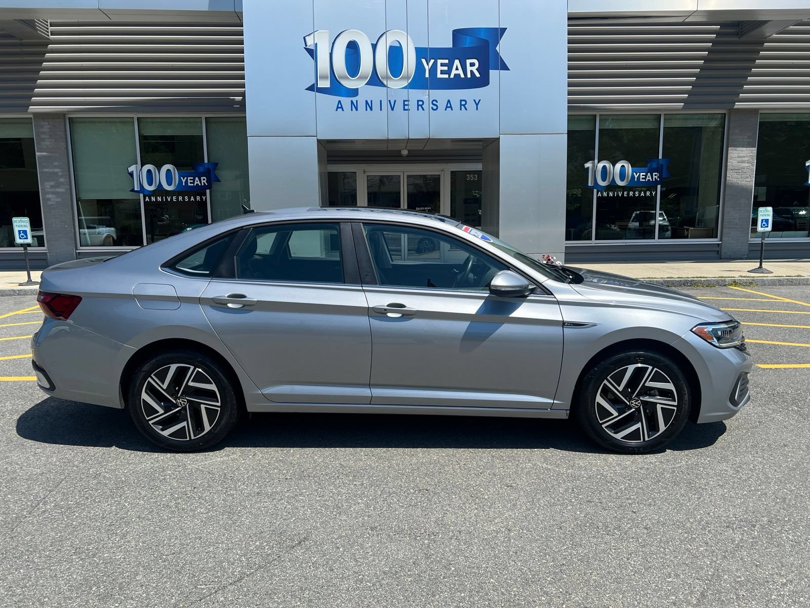 Used 2024 Volkswagen Jetta SEL FWD image 8