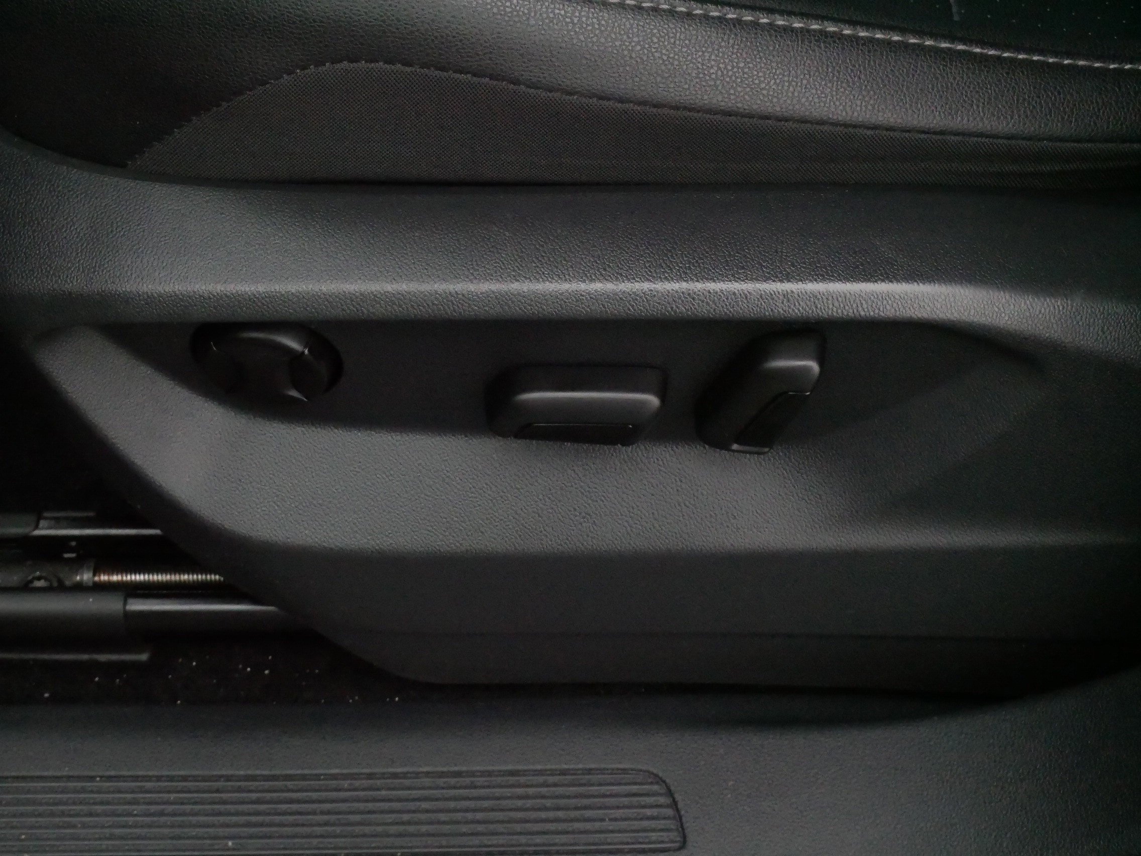 Certified 2020 Volkswagen Tiguan SE w/ Panoramic Sunroof Package image 20