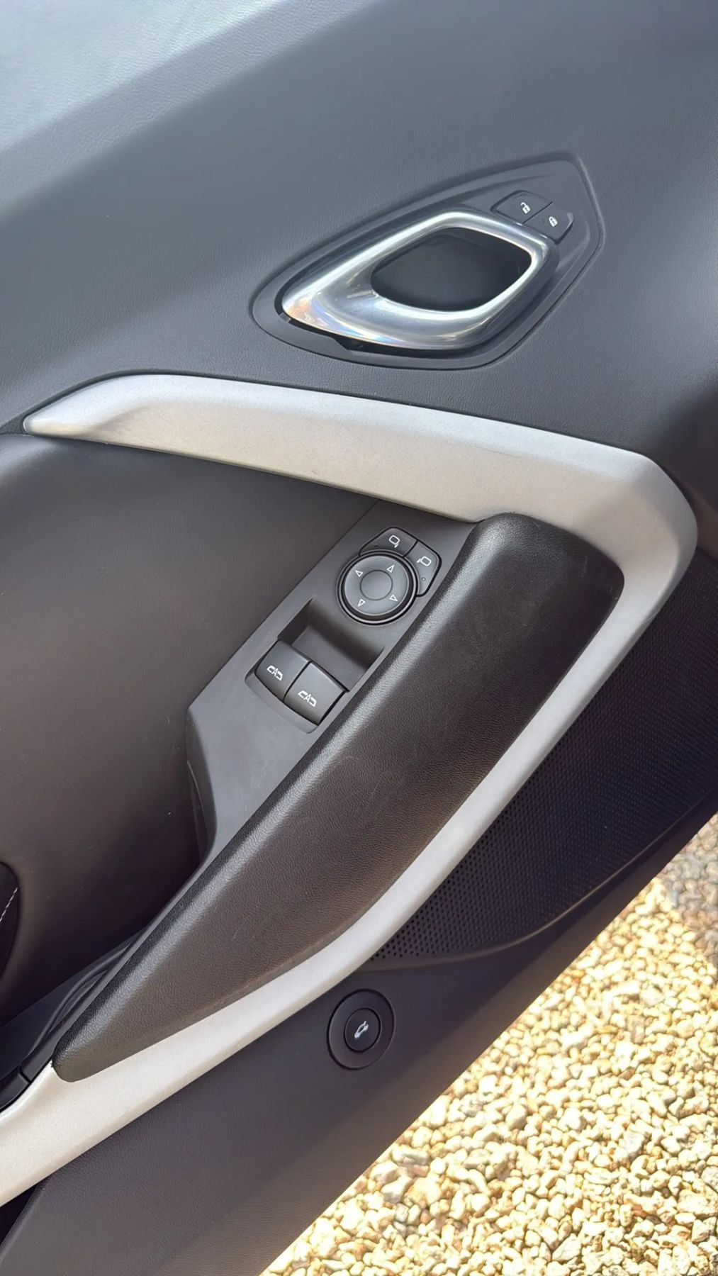Used 2018 Chevrolet Camaro LT RWD image 13