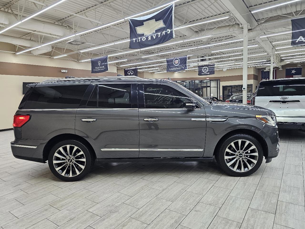 Used 2018 Lincoln Navigator Select w/ Technology Package image 5
