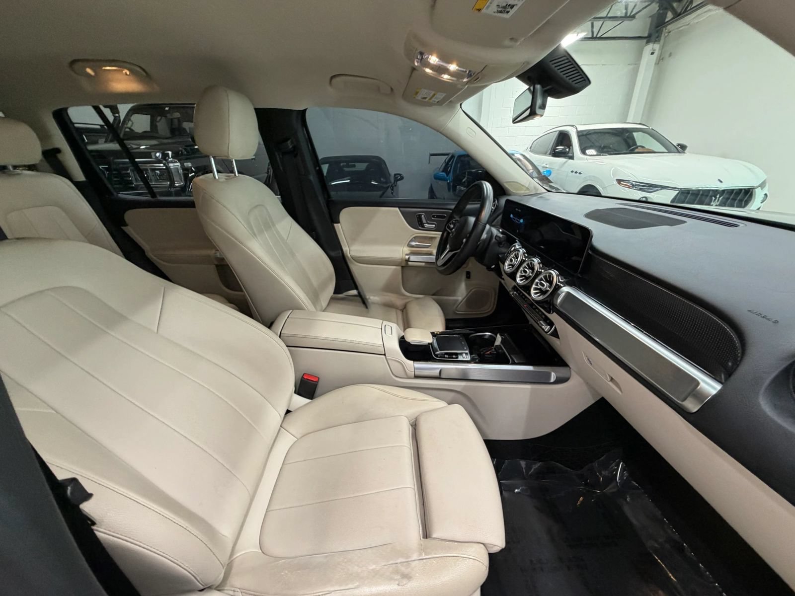 Used 2020 Mercedes-Benz GLB 250 w/ Premium Package image 21