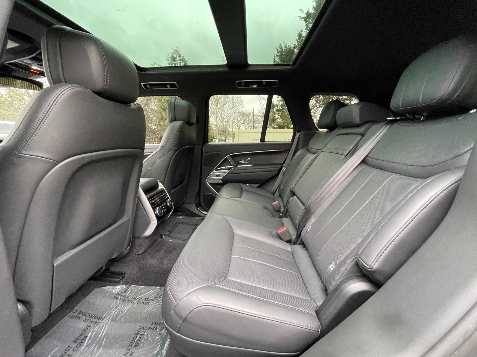 Used 2023 Land Rover Range Rover SE image 25