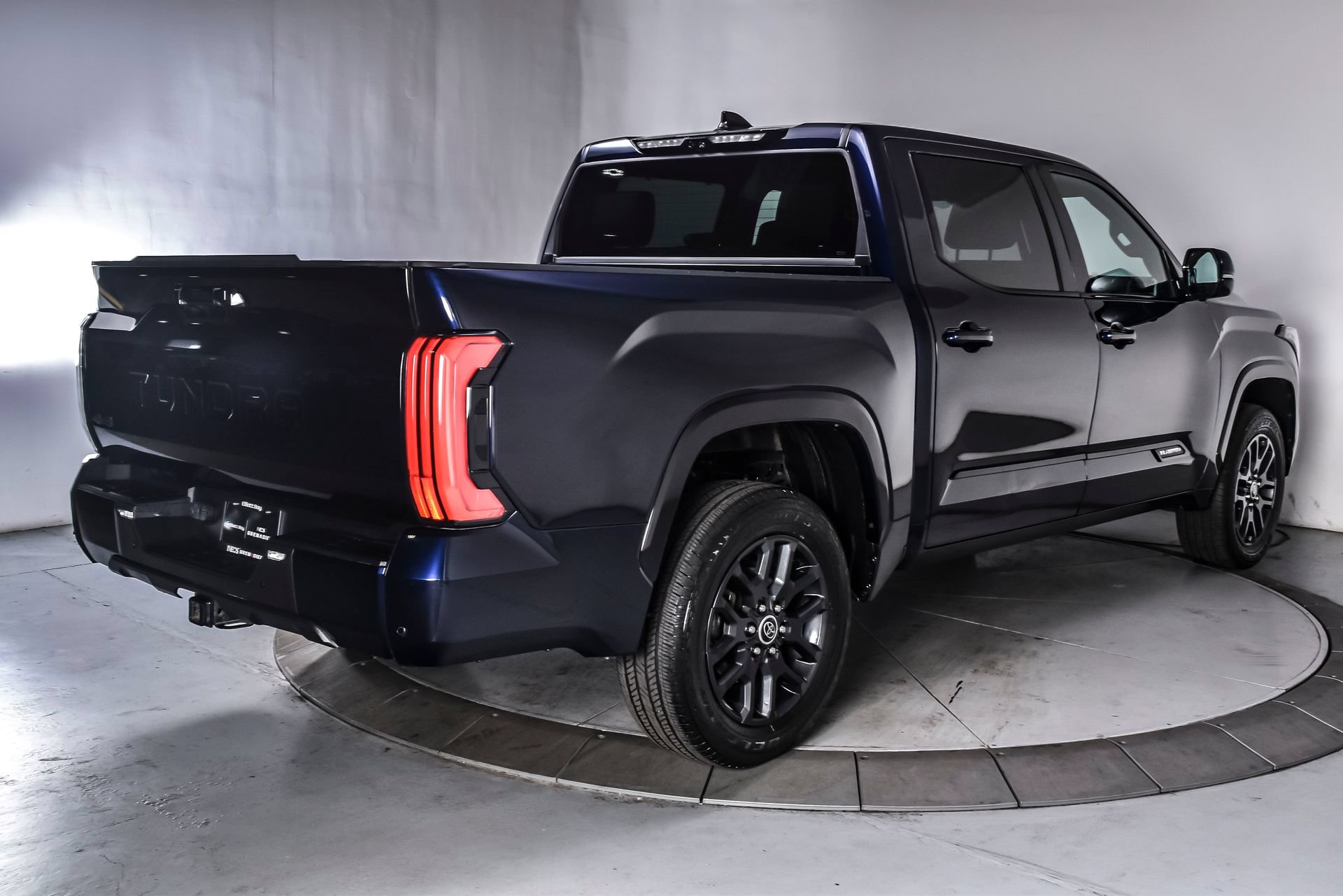 Used 2023 Toyota Tundra Platinum AWD/4WD image 4