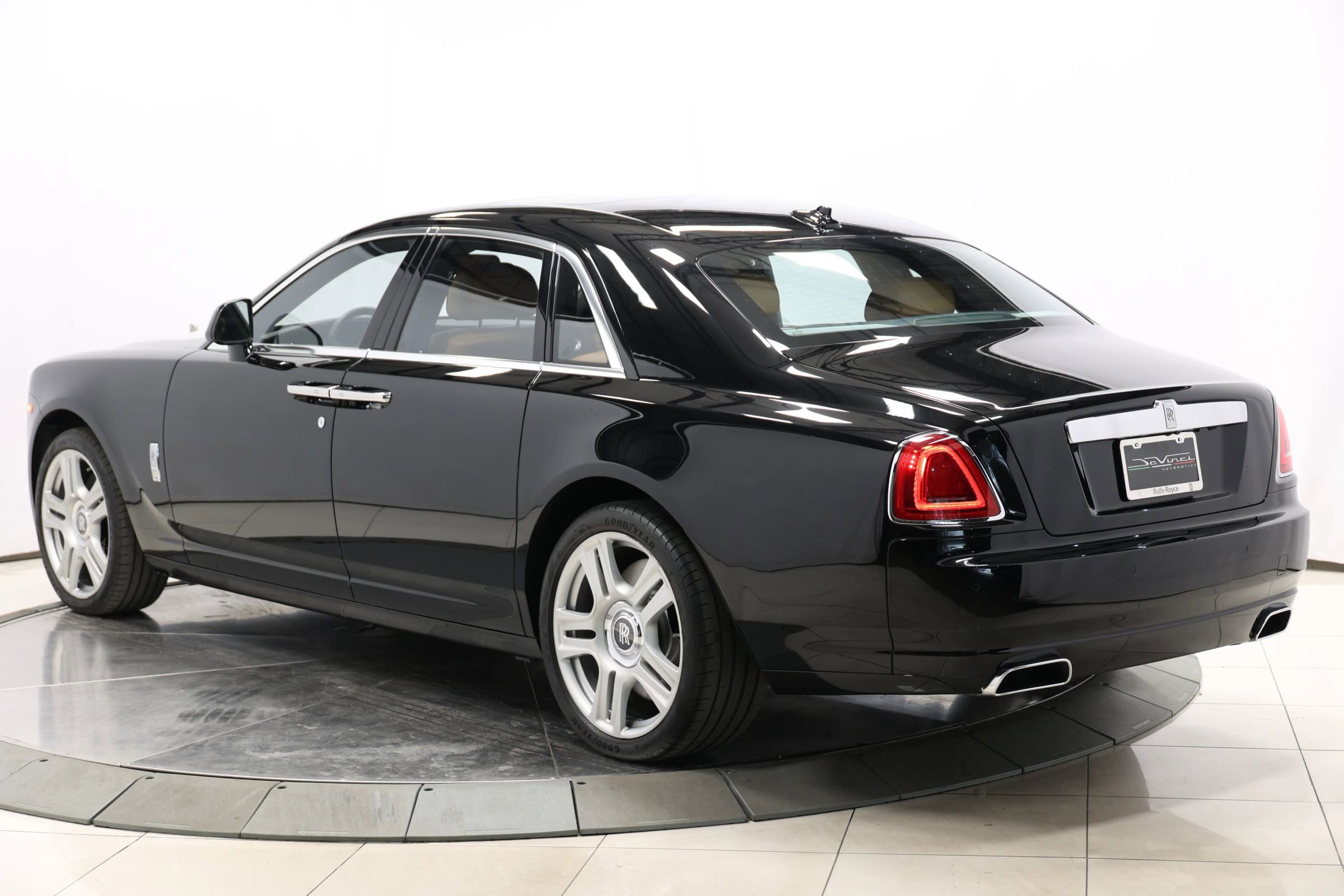Used 2017 Rolls-Royce Ghost image 54