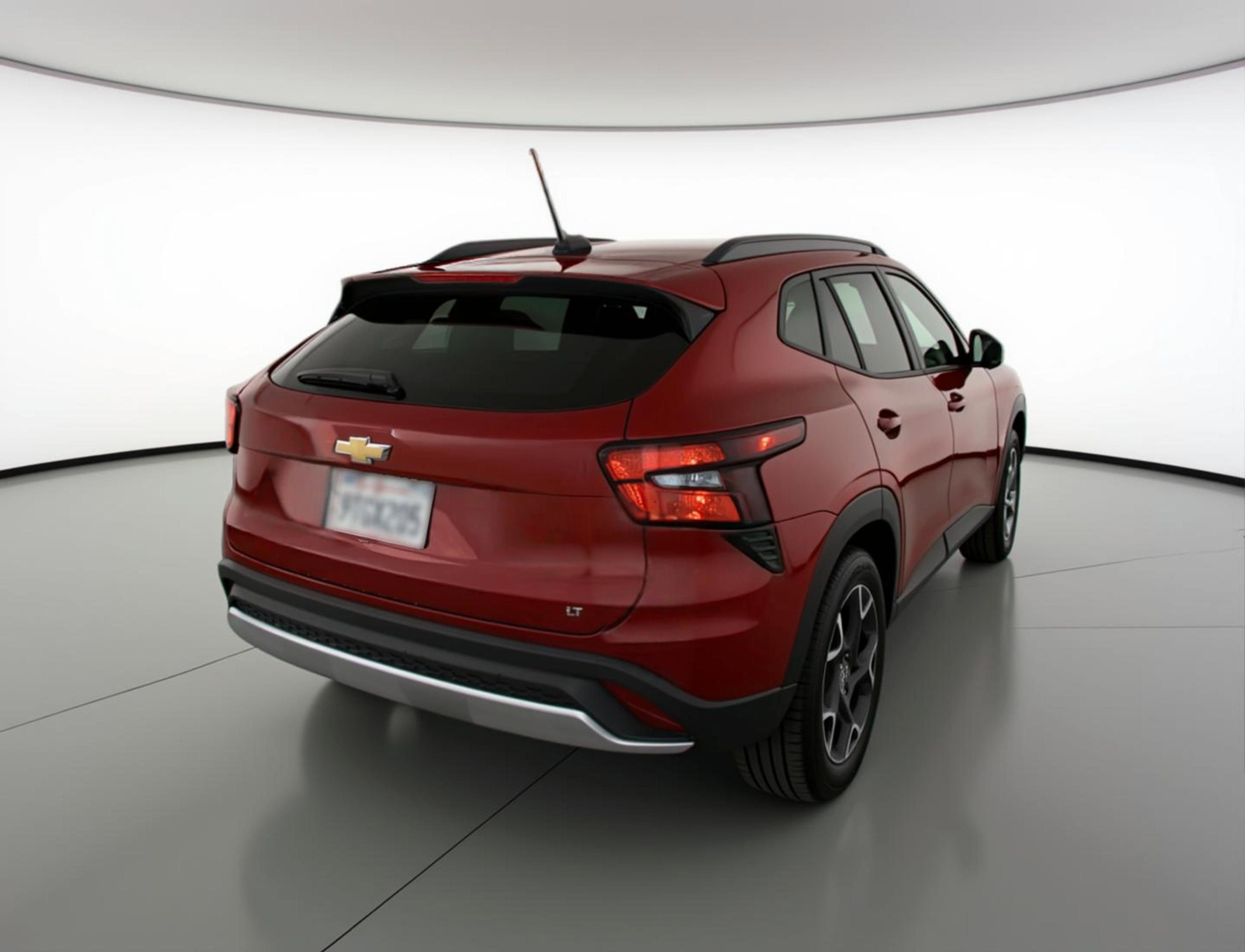Used 2025 Chevrolet Trax LT w/ LT Convenience Package FWD image 9