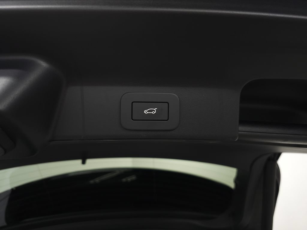 Used 2025 Jaguar F-PACE R-Dynamic S AWD/4WD image 6
