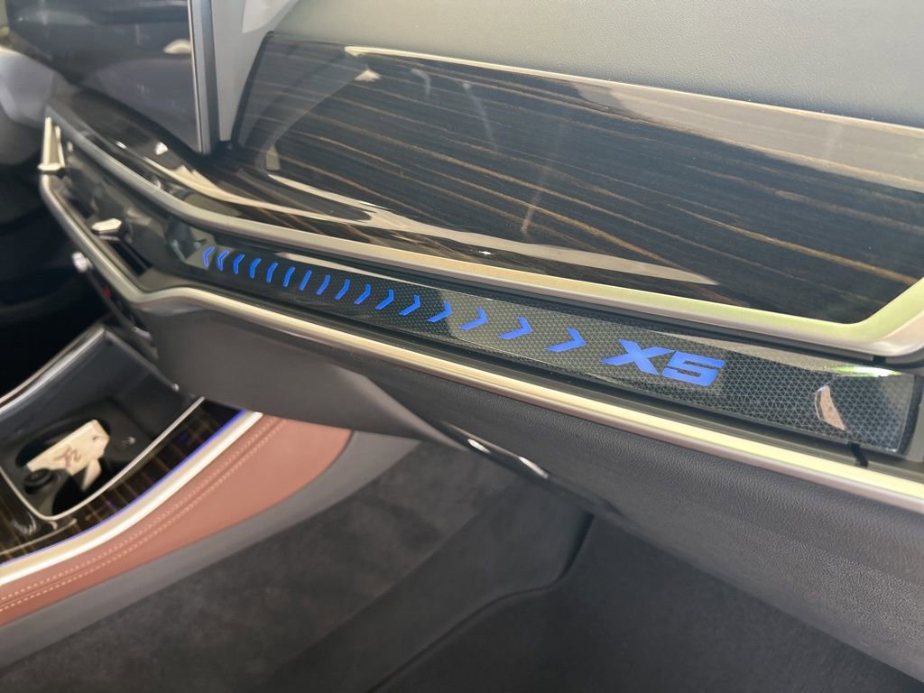 Used 2025 BMW X5 xDrive50e image 28
