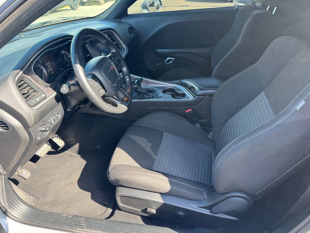 Used 2022 Dodge Challenger R/T w/ Driver Convenience Group image 5
