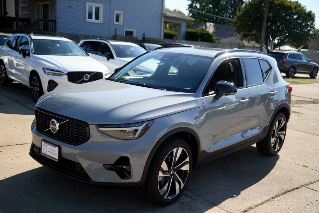 New 2026 Volvo XC40 B5 Ultra w/ Climate Package image 6