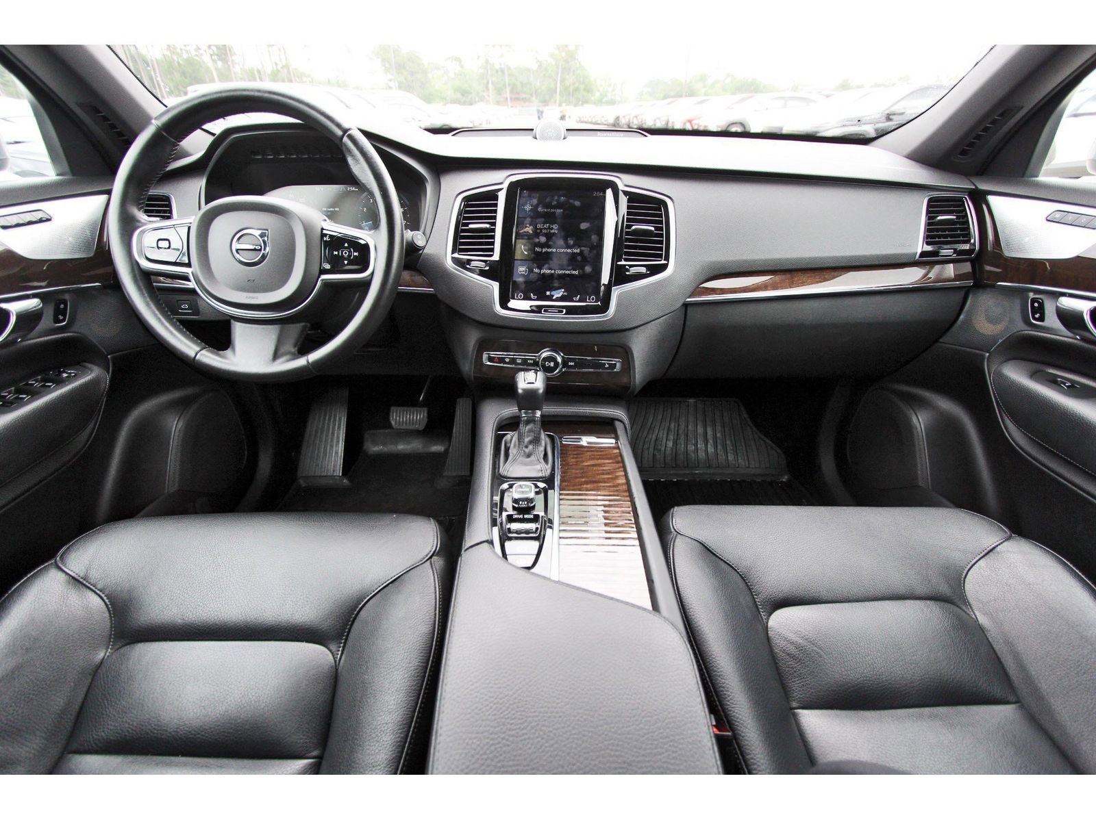 Used 2016 Volvo XC90 T6 Momentum w/ Momentum Plus Package AWD/4WD image 10