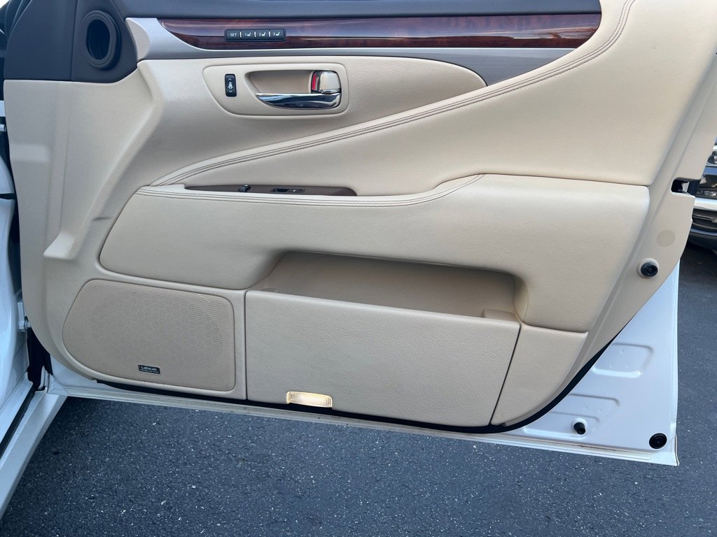 Used 2015 Lexus LS 460 image 12