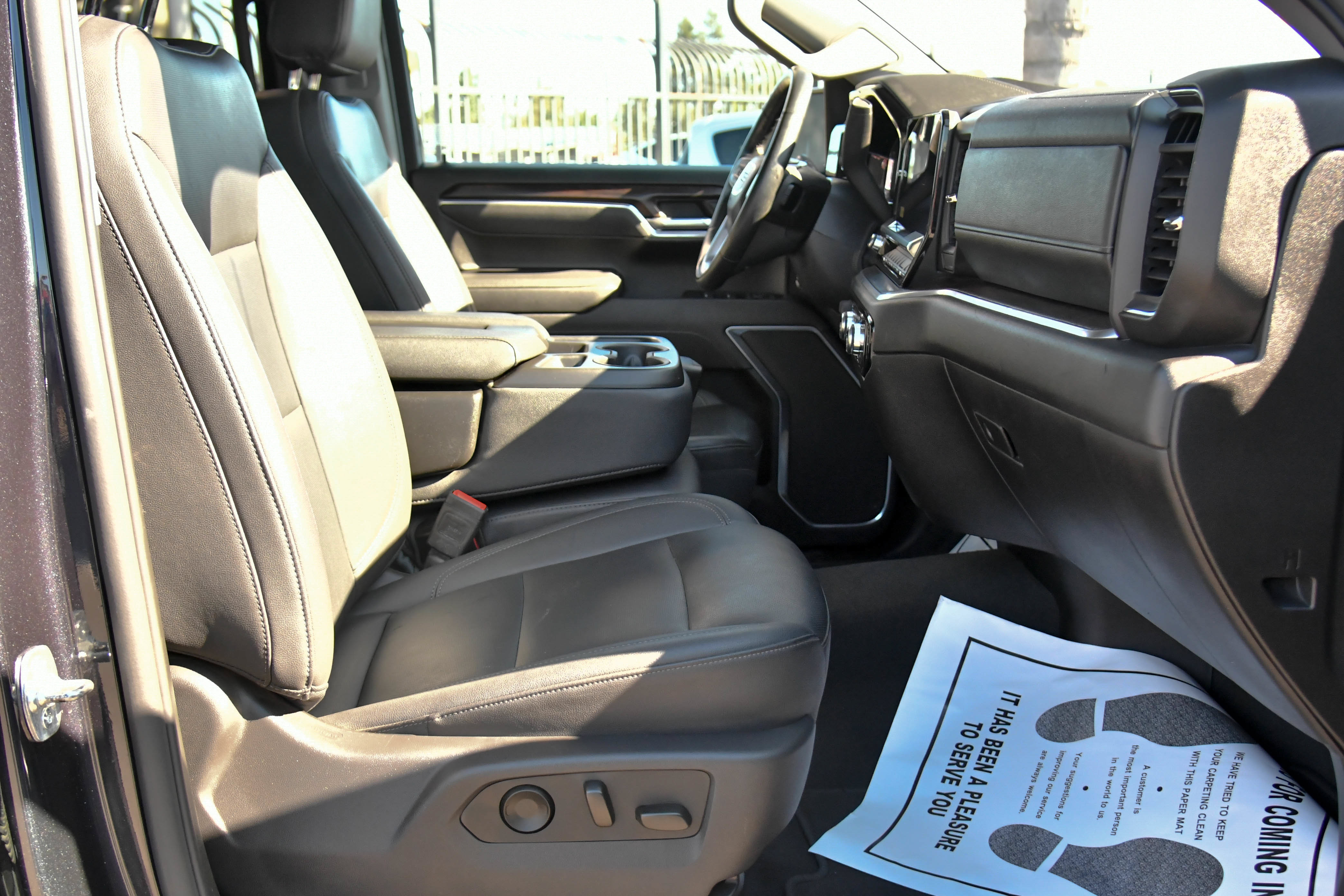 Used 2025 GMC Sierra 1500 SLT AWD/4WD image 51