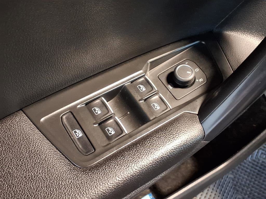 Used 2021 Volkswagen Tiguan SE R-Line image 17