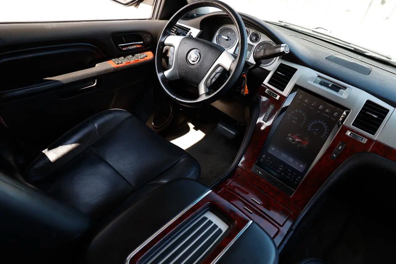 Used 2012 Cadillac Escalade ESV Luxury image 22