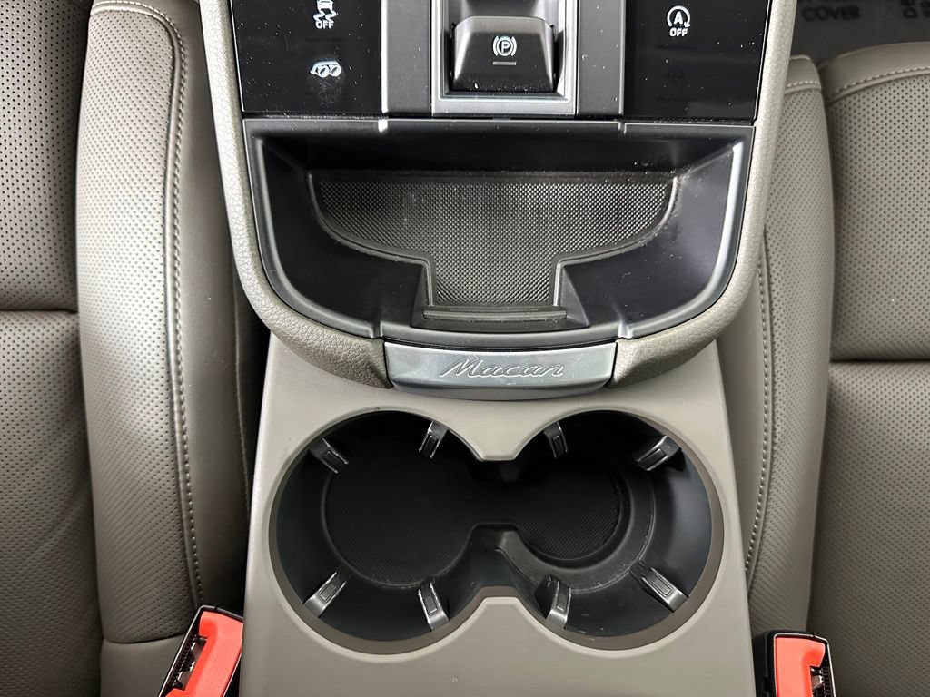 Certified 2026 Porsche Macan Turbo AWD/4WD image 30