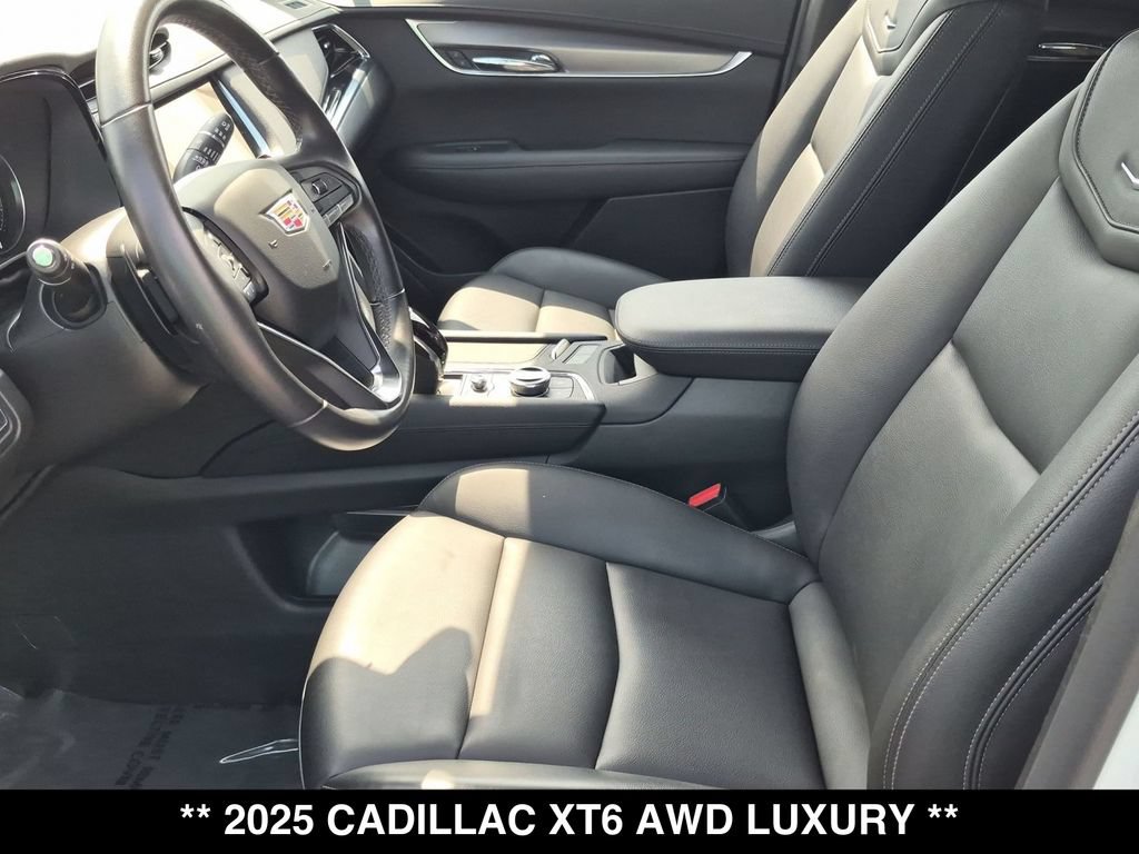 Used 2025 Cadillac XT6 Luxury AWD/4WD image 17