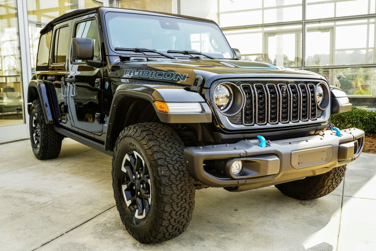 Used 2024 Jeep Wrangler Unlimited Rubicon 4xe image 4