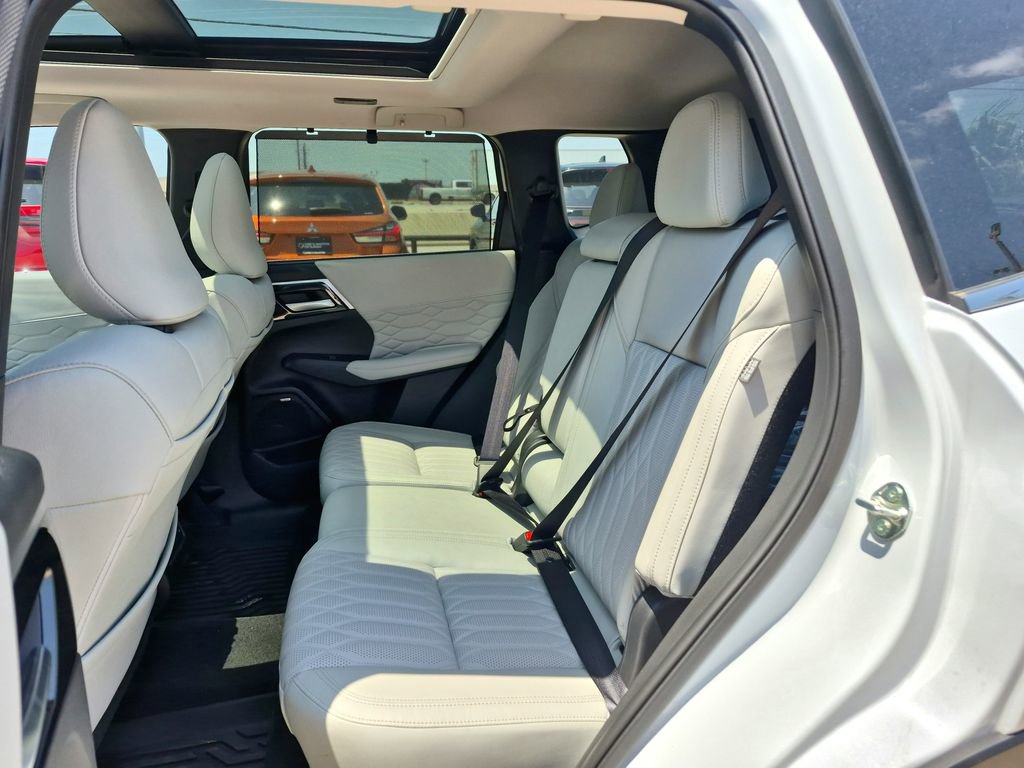 Used 2025 Mitsubishi Outlander SEL FWD image 16