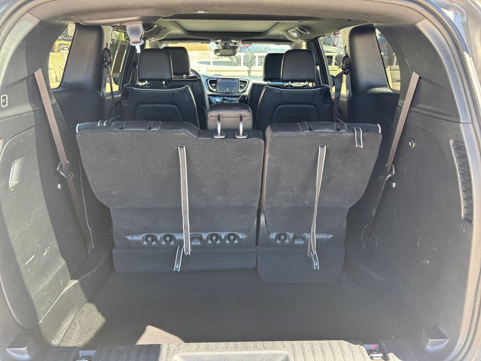 Used 2025 Chrysler Pacifica Limited FWD image 36