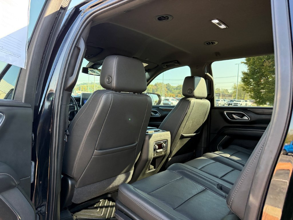 Used 2021 Chevrolet Suburban LT AWD/4WD image 16