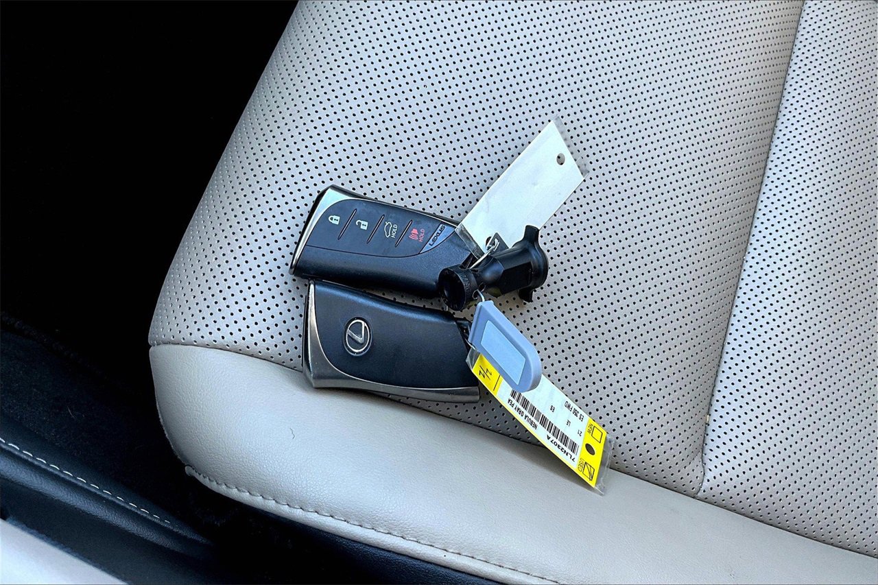 Used 2021 Lexus ES 350 w/ Premium Package image 30