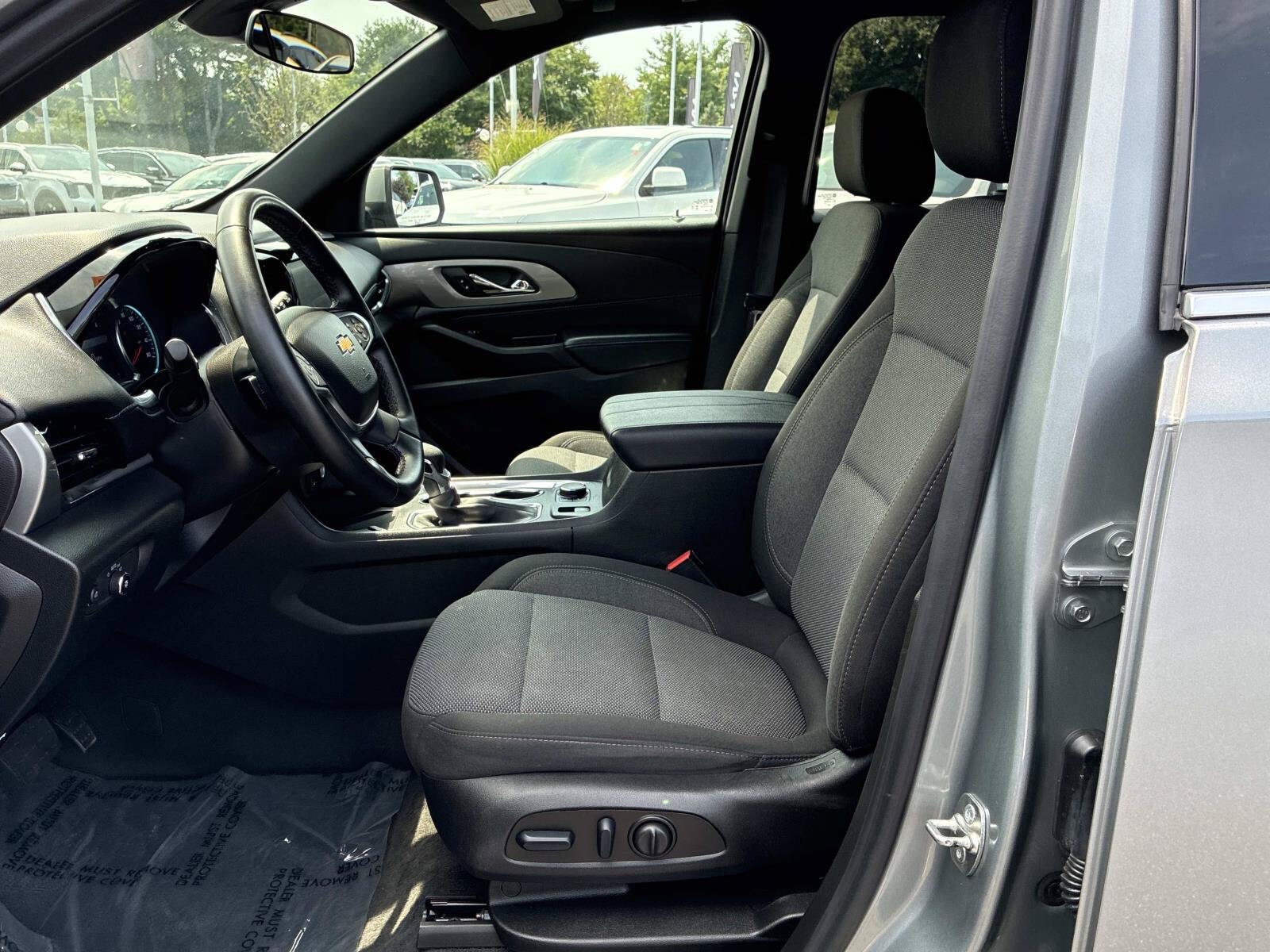 Used 2023 Chevrolet Traverse LT AWD/4WD image 23