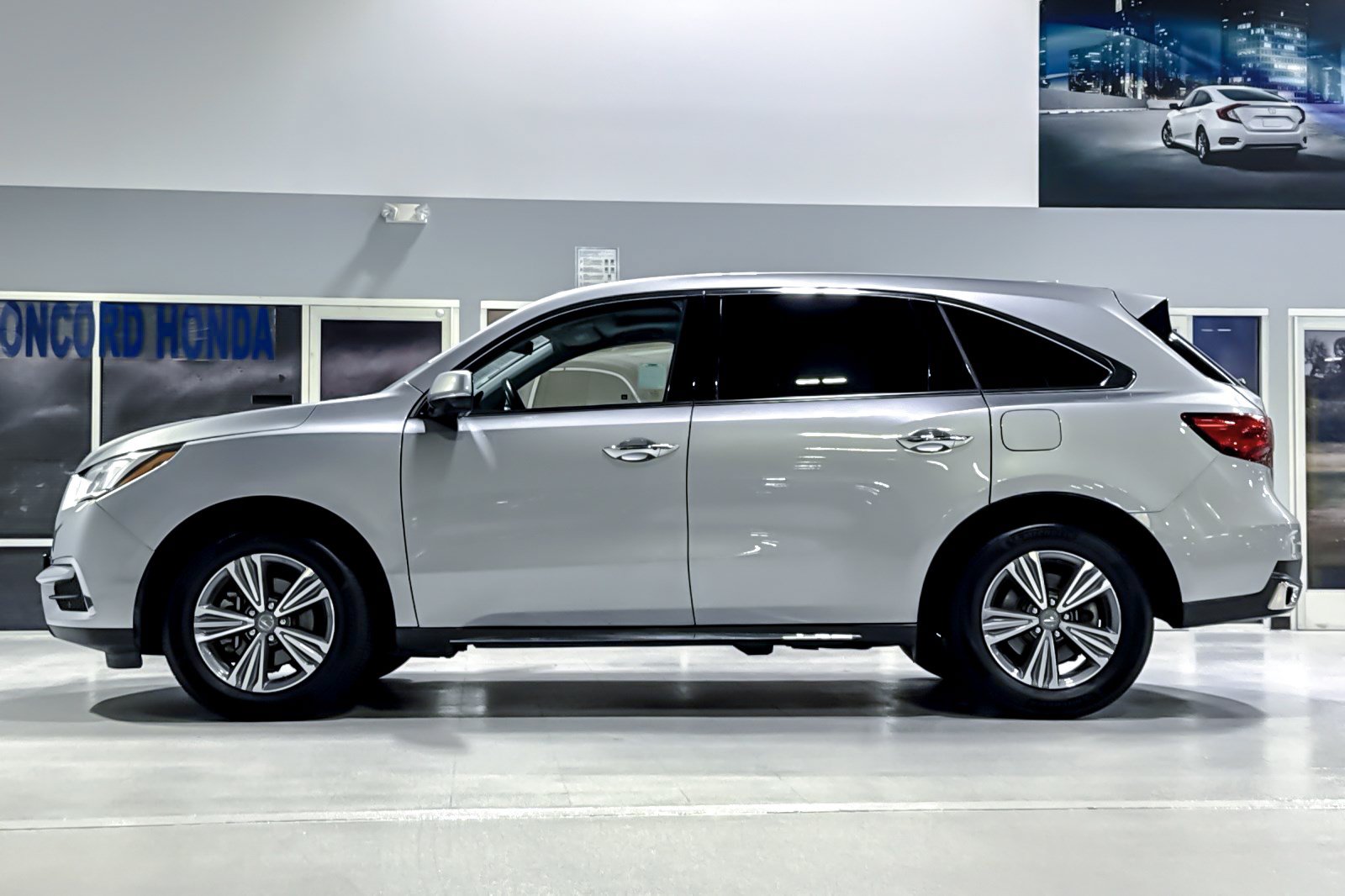 Used 2020 Acura MDX SH-AWD image 2