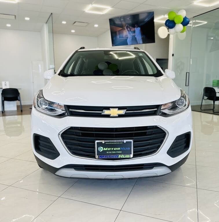Used 2019 Chevrolet Trax LT w/ LT Convenience Package image 2