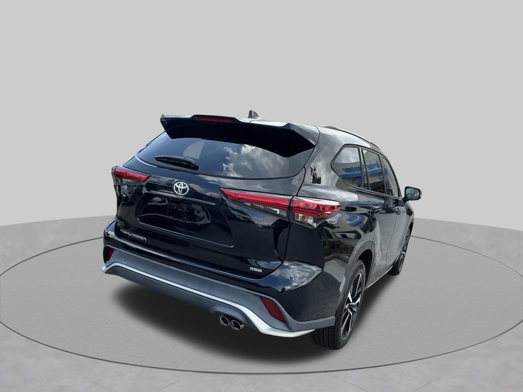 Used 2021 Toyota Highlander XSE FWD image 9