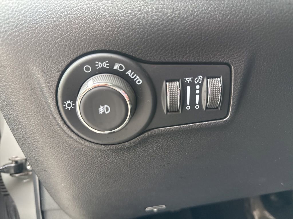 Used 2022 Jeep Compass Limited image 23